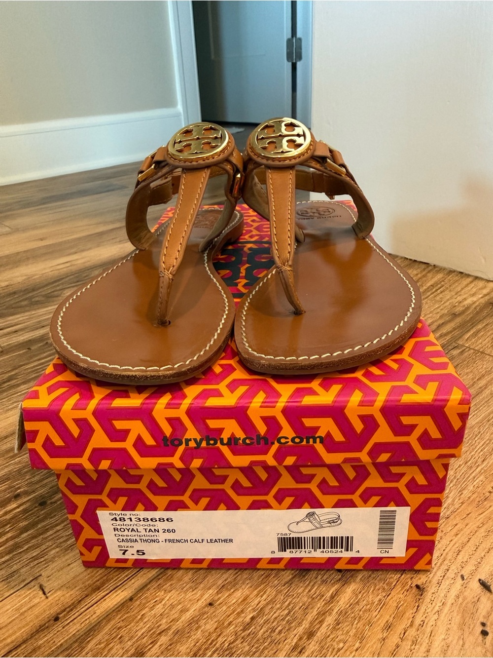 Tory Burch Tan Leather Logo Thong Sandals with Gold Medallion - Picture 2 of 4